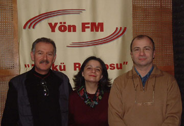 Program on yl srdren ekip. Soldan saa: Mustafa Stla, Dr. Beyza elenligil Kutay, Ecz. Mustafa Turun