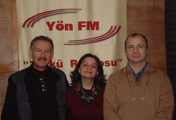 Programı on yıl sürdüren ekip. Soldan sağa: Mustafa Sütlaş, Dr. Beyza Çelenligil Kutay, Ecz. Mustafa Turunç